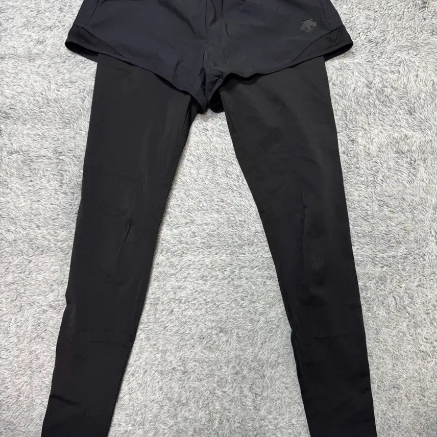 [BUNJANG] Descente Leggings Shorts Integrated (Size 4) / 데상트 레깅스 반바지 일체형(4)