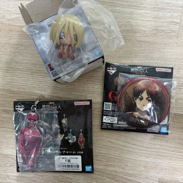 [BUNJANG] Attack on Titan Acrylic Charm, Badge, and Figure Set / 진격의 거인 아크릴 참 / 뱃지 / 피규어 세트