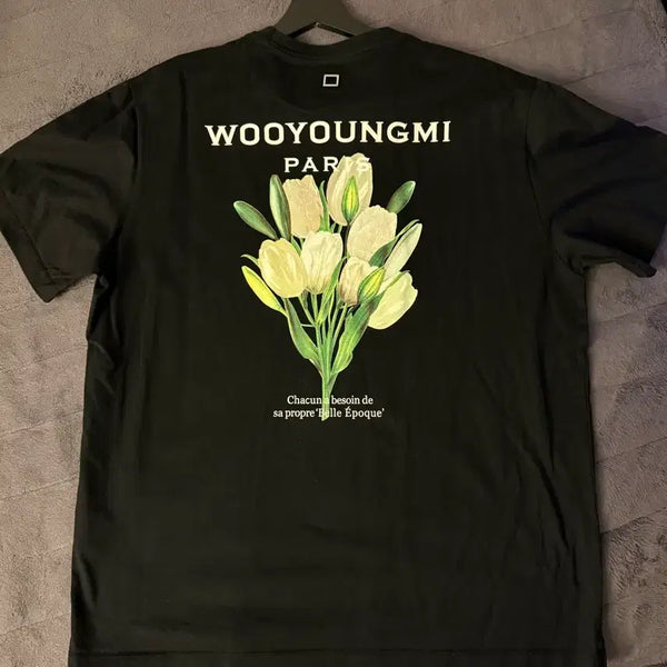[BUNJANG] Wooyoungmi Back Flower Back Logo T-Shirt Black / 우영미 백 플라워 백로고 티셔츠 블랙 - 22SS 팝니다.