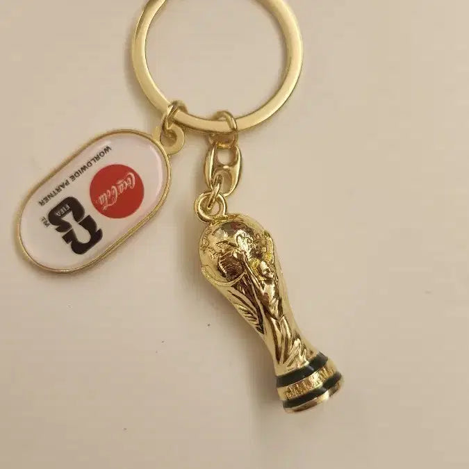 [BUNJANG] Coca-Cola FIFA World Cup Trophy Keychain / 새상품) 코카콜라 FIFA 피파 월드컵 트로피 키링