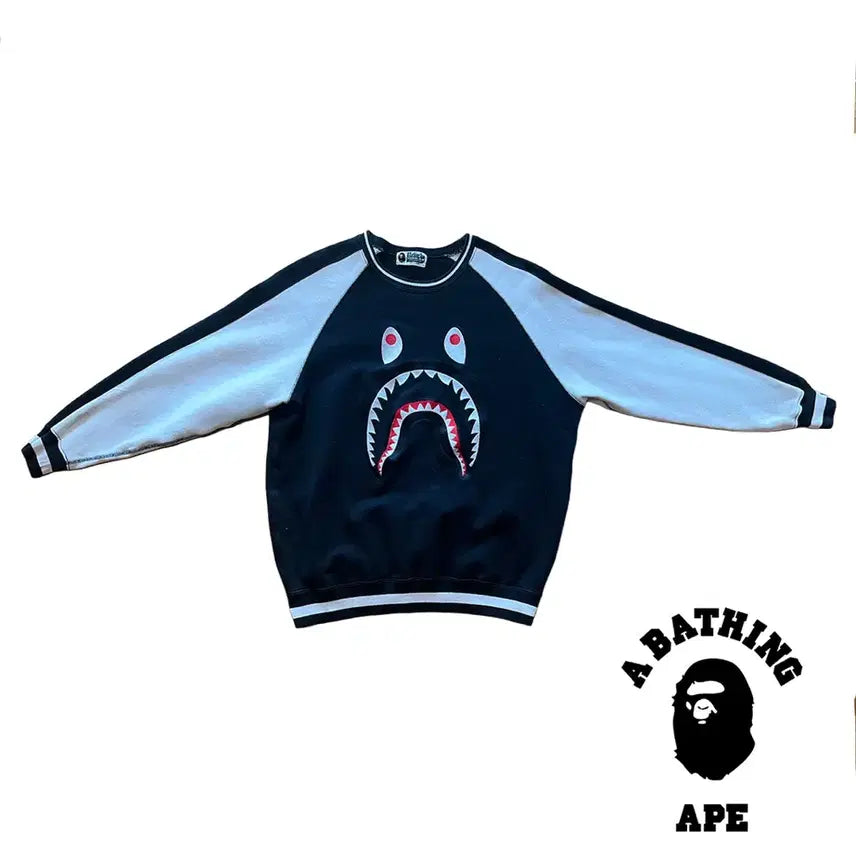 [BUNJANG] A Bathing Ape Shark Sweatshirt Black/White / 베이프 A BATHING APE 샤크 맨투맨 블랙화이트