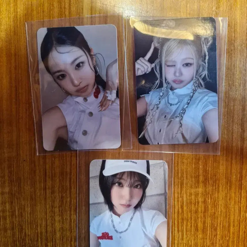 [BUNJANG] Our Universe Official Photocard Set (3 pcs) / 아워버스데이 공방 포카 3장 양도