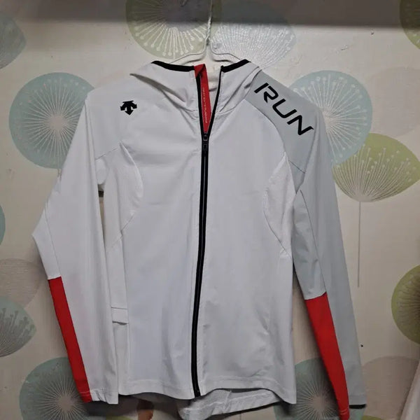 [BUNJANG] Descente Women's Running Hooded Zip-up Jacket / 데상트 여성 런 후드 집업