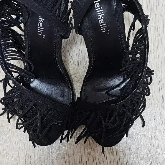 [BUNJANG] Ayla Kelyn Embellished Heeled Sandals / 아일라켈린 술 장식 샌들