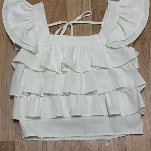 [BUNJANG] Frill Sleeveless Blouse / 프릴 민소매 블라우스