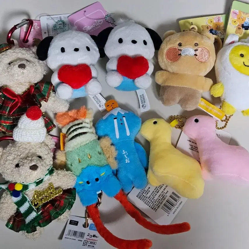 [BUNJANG] Sanrio Pochacco Christmas Bear Doll / Kakao Friends Chunsik Muze Dinosaur Yukio Mt. Fuji Keyring Set / 인형 키링 팔아요(상점에 다른거 많아요(산리오 포차코 크리스마스 곰인형 카카오프렌즈 춘식이 무지 공룡 유키오 후지산