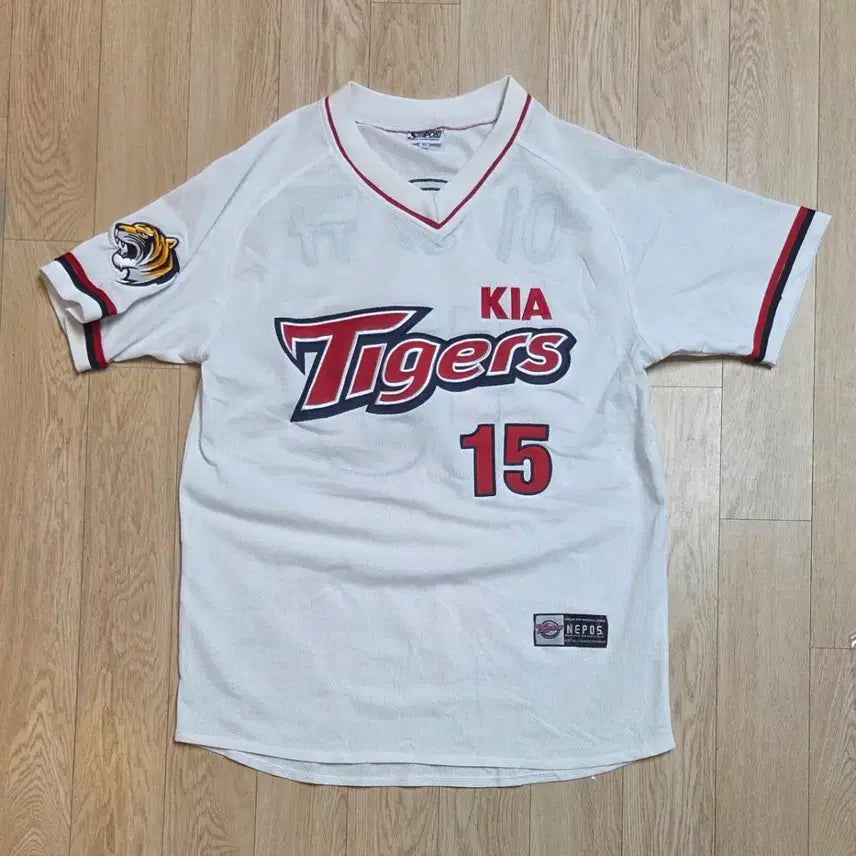 [BUNJANG] Kia Tigers Lee Yong-gyu #15 Baseball Jersey Size 95 / 미사용 네포스 KBO 최고명문 인기구단 기아타이거즈 15번 이용규 유니폼 95사이즈 (줄자사진 참고)