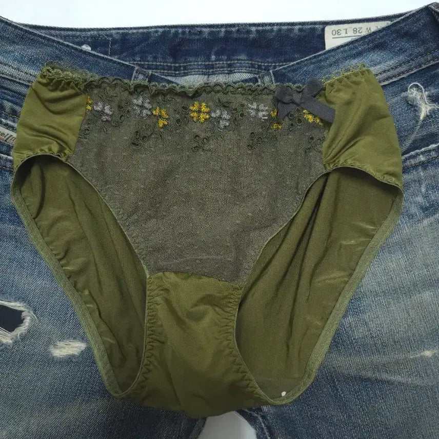 [BUNJANG] Olive Green Women's Lace Trimmed Panty / 올리브색 여성 속옷 레이스 장식 팬티
