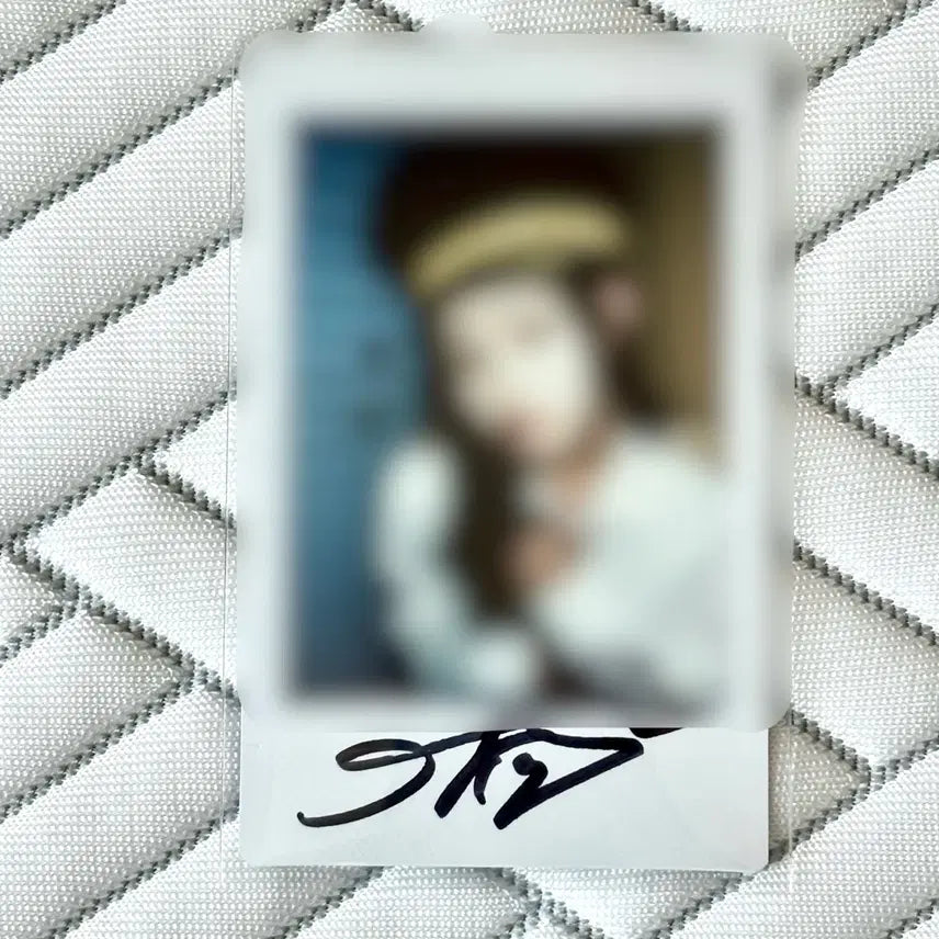 [BUNJANG] KISS OF LIFE Haneul Signed Polaroid Photo / 키스오브라이프 하늘 사인 폴라로이드 싸폴 양도 싸인 kissoflife haneul 키오프