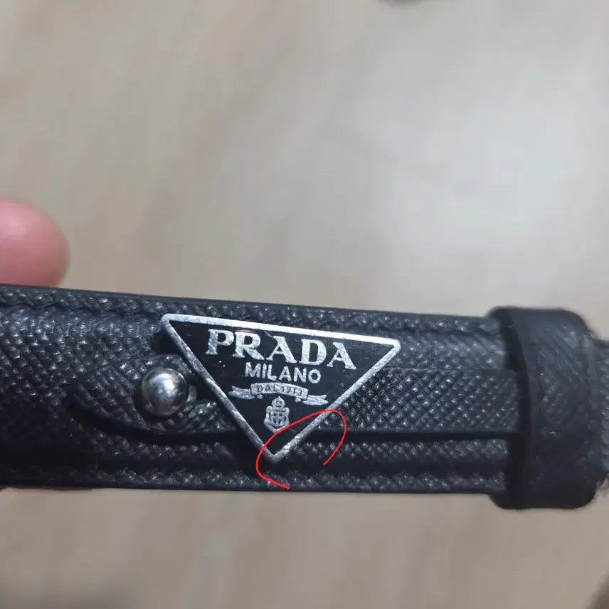 [BUNJANG] Prada Triangle Logo Keyring / 프라다 삼각로고 키링 판매합니다 2PP68T