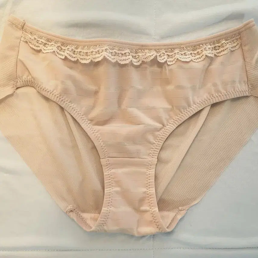 [BUNJANG] Women's Frill Beige Panties (Used, M Size) / (중고) 프릴 베이지 여성팬티