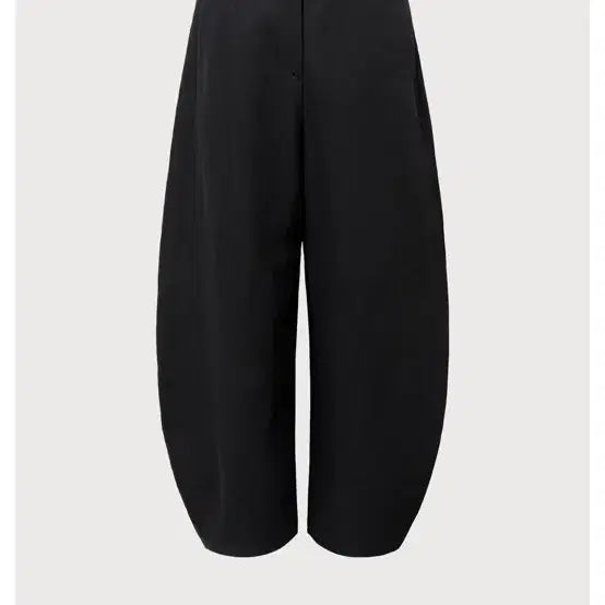 [BUNJANG] Ssong Studio Curved Slacks - Black, Size 2 / 쏭스튜디오 Curved slacks 블랙 2사이즈