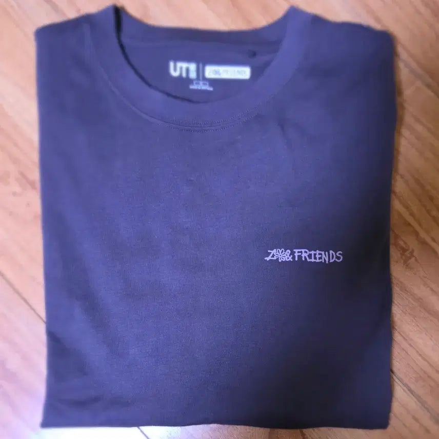 [BUNJANG] Uniqlo UT Graphic T-Shirt / 유니클로 UT 그래픽 티셔츠 ZARA & FRIENDS 진회색