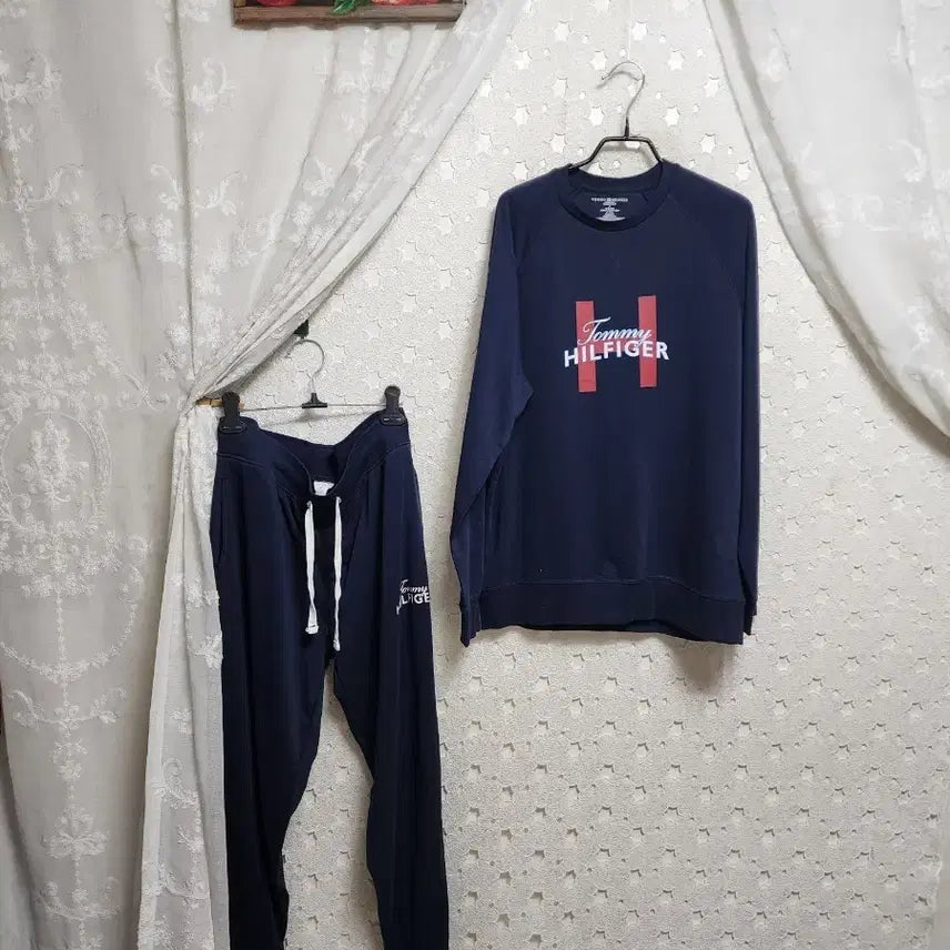 [BUNJANG] Tommy Hilfiger Jogger Pants & T-Shirt Set (Unisex) / 타미힐피거 조거팬츠*티셔츠 세트 공용95