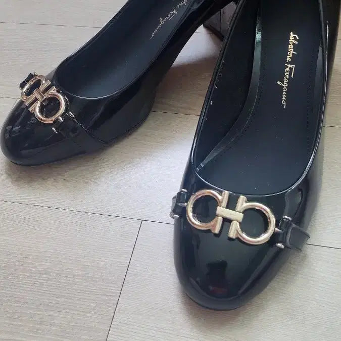 [BUNJANG] Black Pumps with Gold Accent Heel / 새상품 블랙  펌프스 250