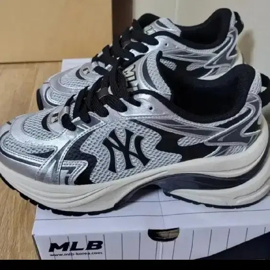 [BUNJANG] MLB Curve Runner Running Shoes Silver 280mm / mlb커브러너 런닝화 새상품 풀박스판매해요.280사이즈 실버색인기상품