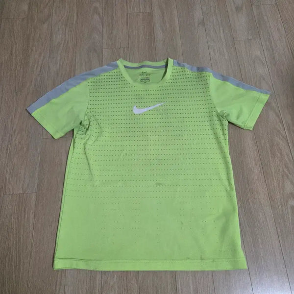 [BUNJANG] Nike Dri-FIT Short Sleeve T-Shirt (S-M) / [M] 나이키 드라이핏 반팔티 (운동.런닝)