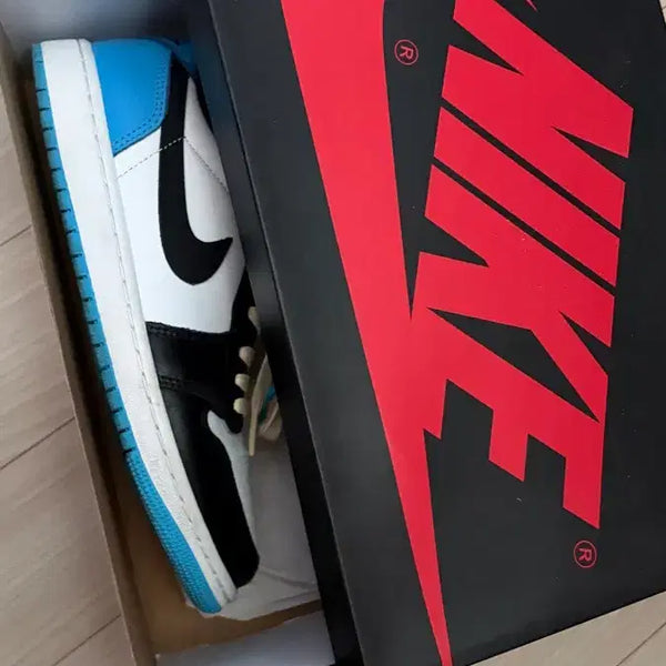 [BUNJANG] Jordan 1 Retro Low Black and Dark Powder Blue 260mm / (거의 새상품급)조던 1 레트로 로우 블랙 앤 다크 파우더블루 260