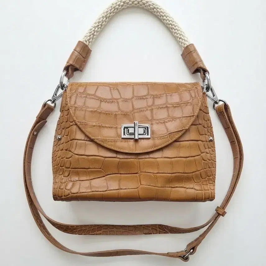 [BUNJANG] Claudia Women's Crocodile Leather Shoulder Bag - Brown / 클라우디아 여성 가죽 크로커다일 숄더백 브라운