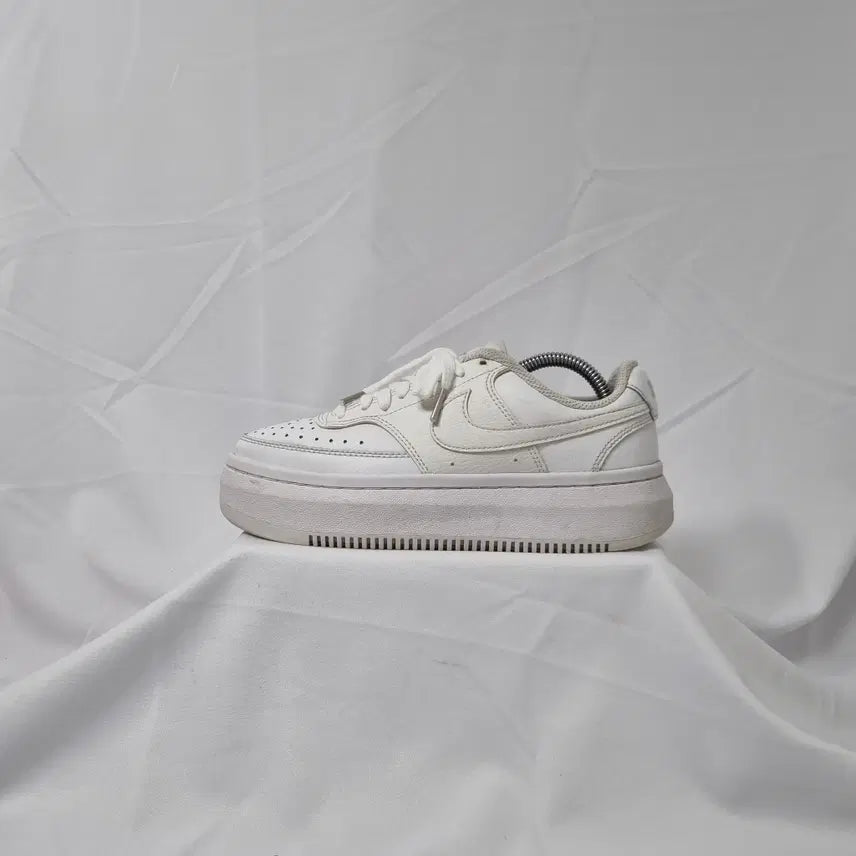 [BUNJANG] Nike Court Vision Alta Sneakers / 빈티지하서 240 나이키 코트 비전 알타 스니커즈