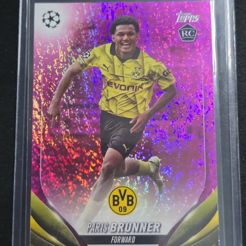 [BUNJANG] 23/24 Topps UCC Dortmund Paris Brunner Pink Holo Soccer Card / 23/24탑스 UCC 도르트문트 파리스브루너 핑크홀로 축구카드