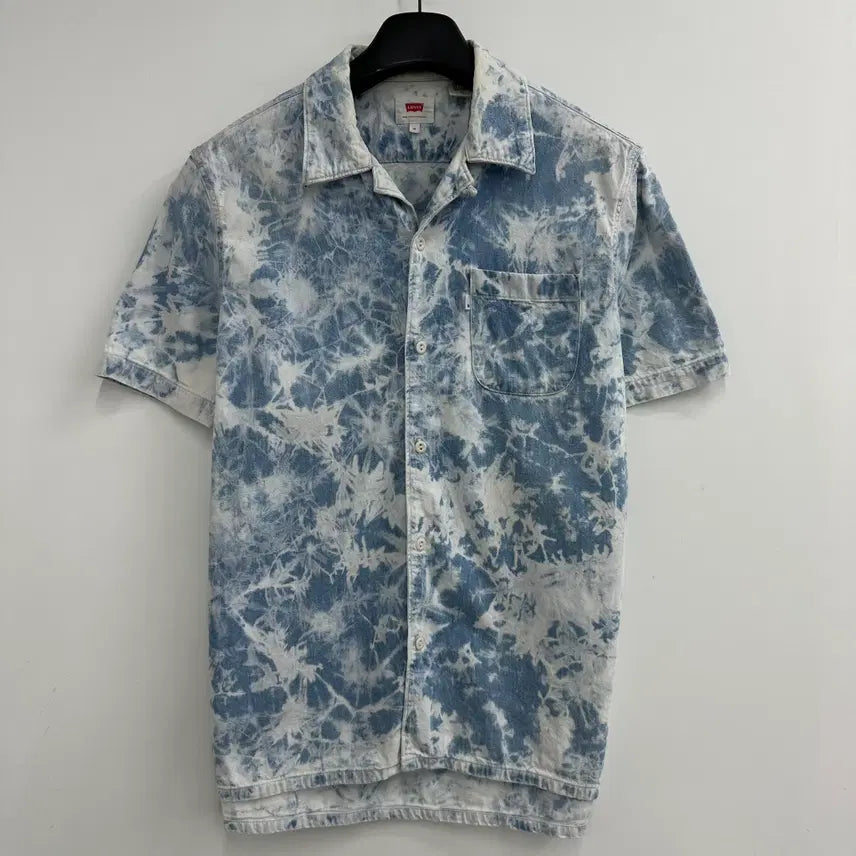 [BUNJANG] Levi's Men's Tie-Dye Open Collar Denim Short Sleeve Shirt Size 95 (M) / 95 리바이스 남자 타이다이 오픈카라 데님 반팔 셔츠