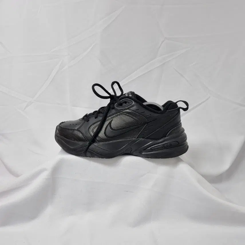 [BUNJANG] Nike Air Monarch IV All Black Vintage Sneakers / 빈티지하서 245 나이키 에어 모나크 올 블랙 스니커즈