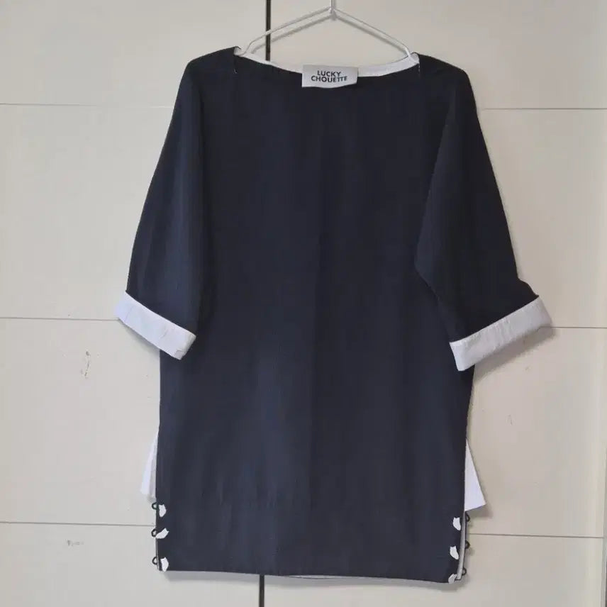 [BUNJANG] Lucky Chouette Color-Block Short-Sleeve Blouse / 럭키슈에뜨 배색 반팔 블라우스  럭키슈에뜨 블라우스