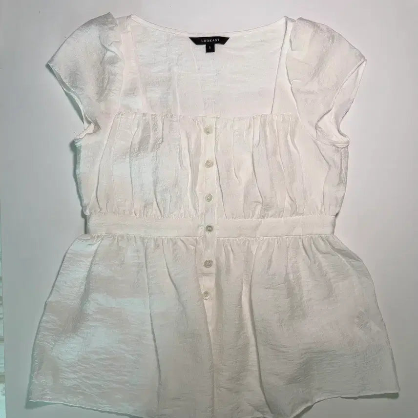 [BUNJANG] Lookast Shimmer Pearl White Square Puff Short Sleeve Blouse / 룩캐스트 쉬머 펄 화이트 스퀘어 퍼프 반팔 블라우스 증명사진 옷