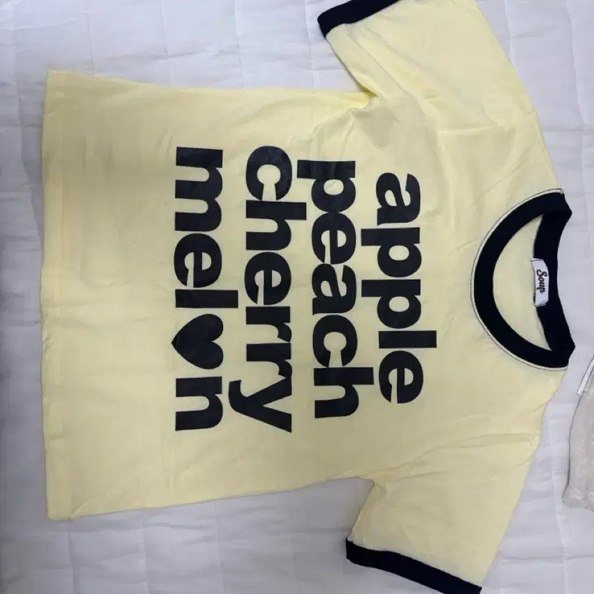 [BUNJANG] Yellow Lettering Short Sleeve T-Shirt / 옐로우 레터링 반팔티 새상품