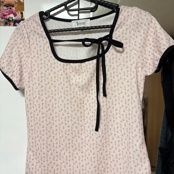 [BUNJANG] Women's Short-Sleeve Floral Ribbon T-Shirt / 반팔 꽃무늬 리본 티셔츠 새상품