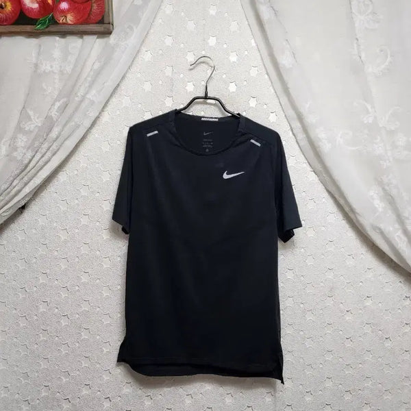 [BUNJANG] Nike Women's T-Shirt (Size 90) / 나이키 반팔티 여성90