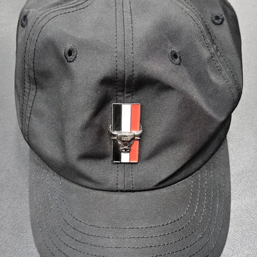 [BUNJANG] NBA Chicago Bulls Metal Badge Ball Cap / [택 달린 새상품] NBA 시카고불스 메탈 뱃지 볼캡