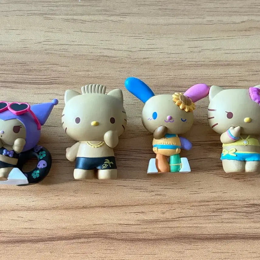 [BUNJANG] Sanrio Tanning Gacha Figures (Set of 4, Unsealed) / 산리오 태닝 가챠 피규어 4종 일괄 개봉
