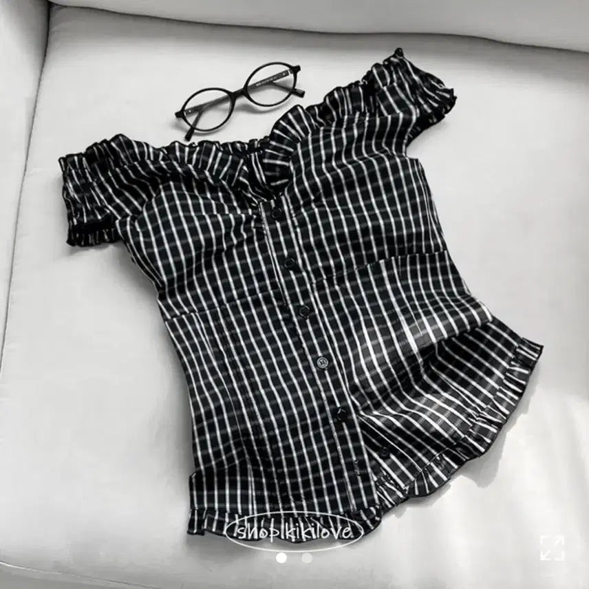 [BUNJANG] Black Check Frill Off-Shoulder Sleeveless Blouse / 블랙체크프릴오프숄더민소매블라우스