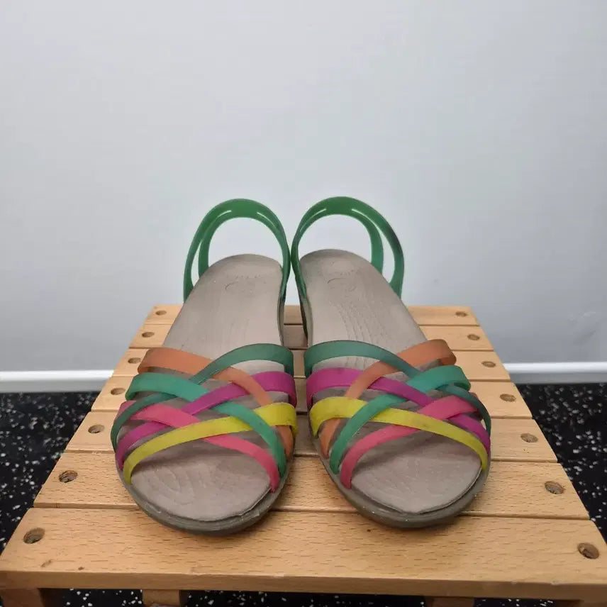 [BUNJANG] Crocs Isabella Flat Sandal (W7) / 크록스 이자벨라 플랫 샌들 W7사이즈 6G28