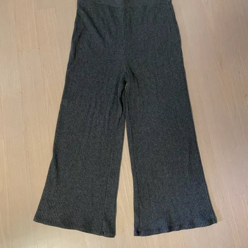 [BUNJANG] Gray Ribbed Wide Cropped Pants / 그레이 와이드 칠부팬츠