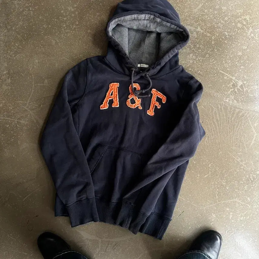 [BUNJANG] Abercrombie & Fitch Chenille Patch Distressed Hoodie / Abercrombie & Fitch Distressed Hoodie
