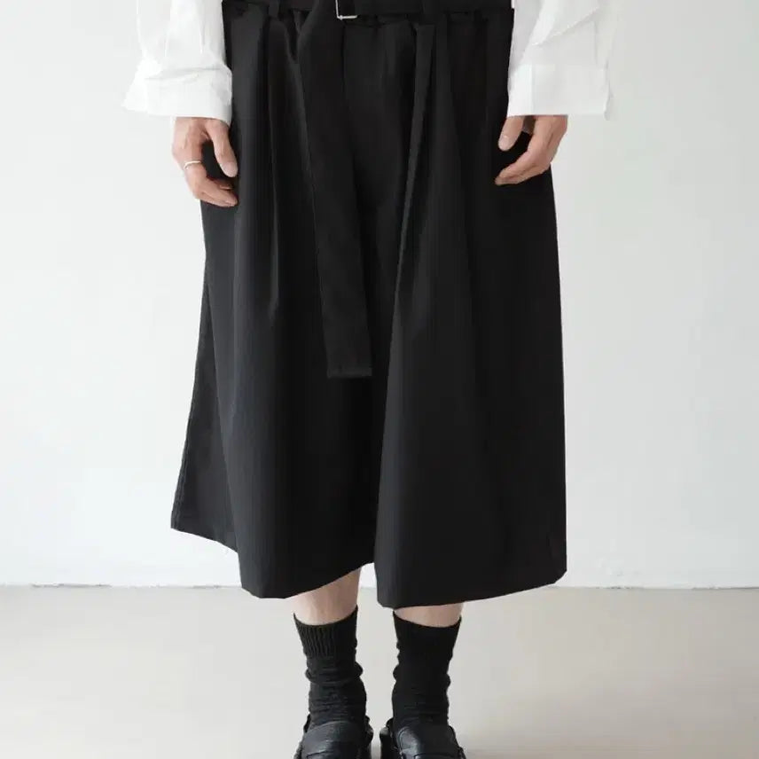 [BUNJANG] DOJINOI Hakama Belt Bermuda Pants Black / 도지노이 하카마 벨트 버뮤다 팬츠 블랙