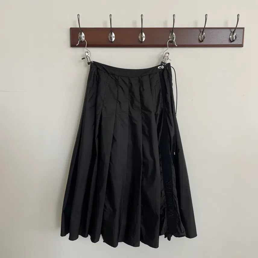[BUNJANG] Moncler Black Nylon Woven Skirt / 몽클레어 블랙 나일론 우븐 스커트