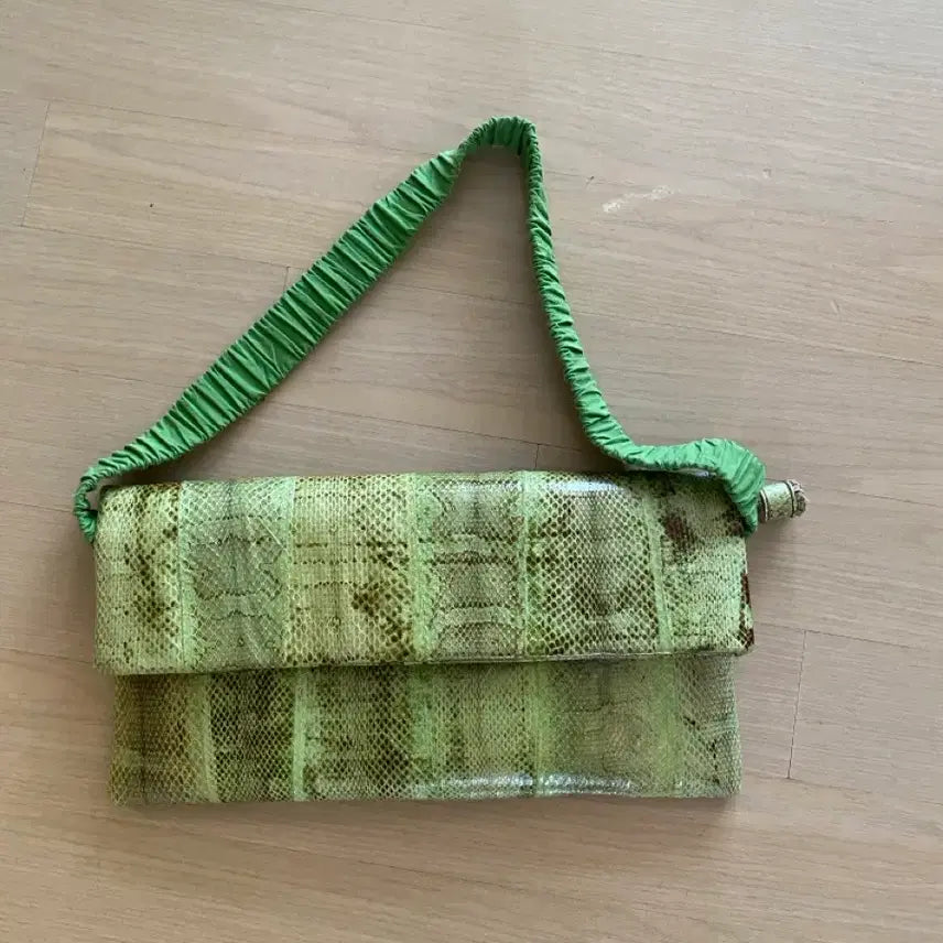 [BUNJANG] Lime Green Snakeskin Pattern Clutch Bag / 형광 연두 클러치