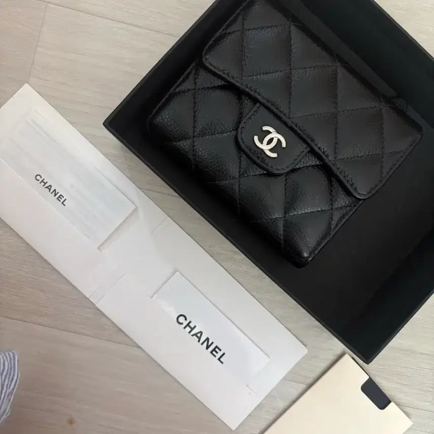 [BUNJANG] Chanel Caviar Bi-fold Wallet Silver Hardware / 샤넬캐비어 반지갑 은장