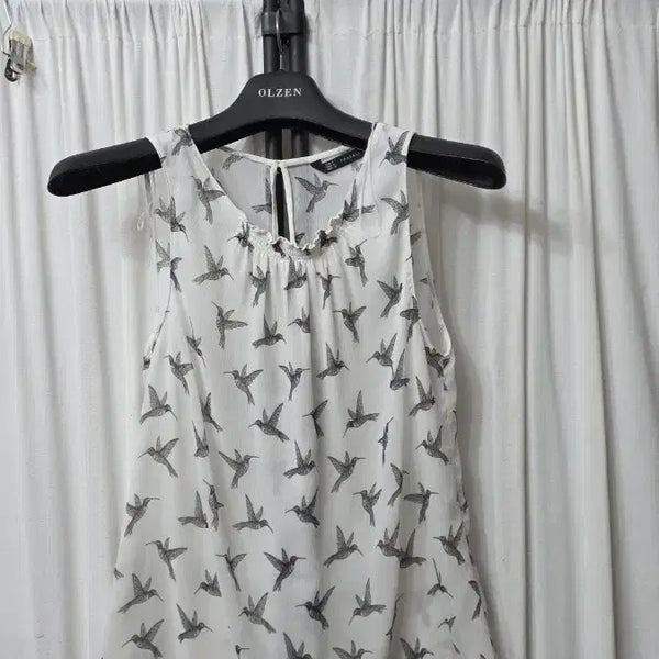 [BUNJANG] Zara Sleeveless Blouse White Bird Pattern Frill Detail Size L / 자라 민소매 블라우스