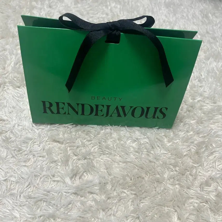 [BUNJANG] Rendezvous Beauty Artist Edition I Am Rendezvous La Vie En Camellia Body Wash / (새상품) 랑데자뷰 뷰티 작가에디션 아이엠랑데자뷰 라비앙카멜리아 바디워시