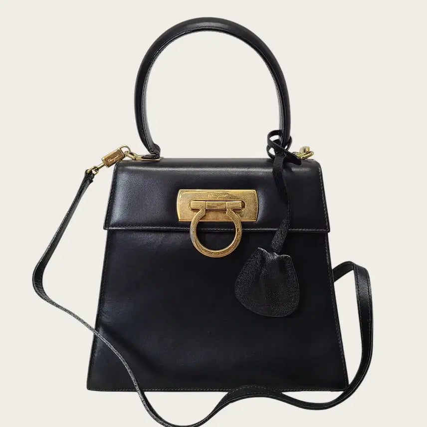 [BUNJANG] Salvatore Ferragamo Black Leather Gancini Top Handle Kelly Bag Small / 페레가모 블랙 레더 금장 간치니 탑핸들 켈리백 스몰