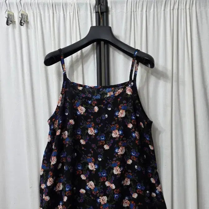 [BUNJANG] Black Flower Pattern Camisole / 블랙 플라워 패턴  끈나시
