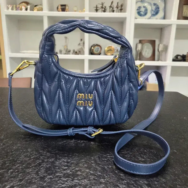 [BUNJANG] Miu Miu Matelassé Shoulder Bag Navy / 미우미우 마틀라세 숄더백 네이비
