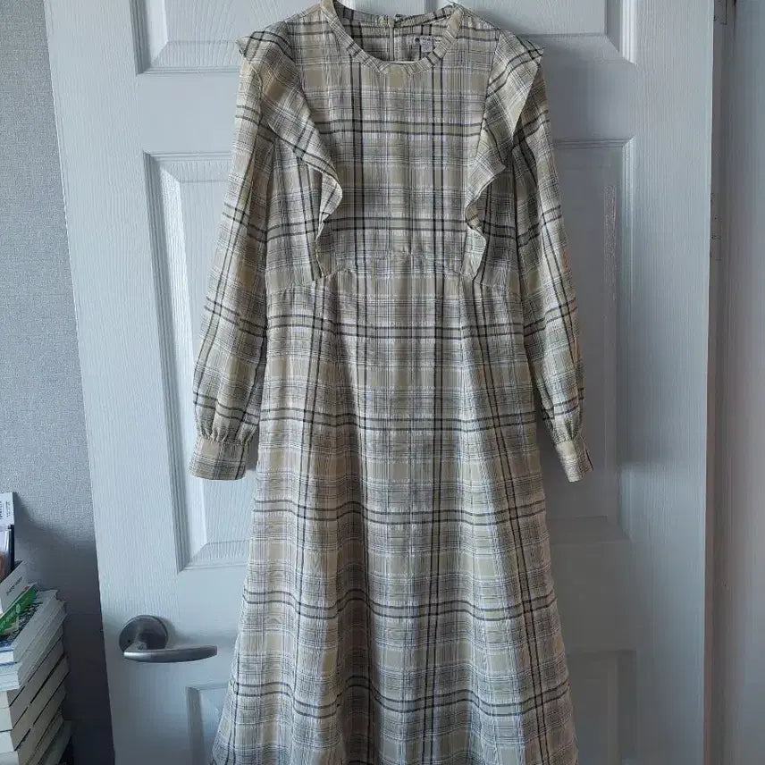 [BUNJANG] Thursday Island Checked Long Dress with Frill Detail / 써스데이아일랜드롱원피스. 체크무늬 프릴 원피스