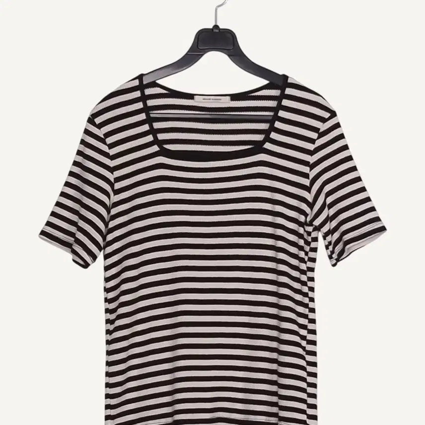 [BUNJANG] BEMUSE MANSION Stripe Short Sleeve Knit Top / 비뮤즈 맨션 BEMUSE MANSION 스트라이프 반팔 니트 F_A612