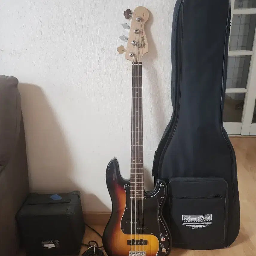 [BUNJANG] Fender Squier Precision Bass Guitar 3-Tone Sunburst / 팬더 스콰이어 베이스 기타.